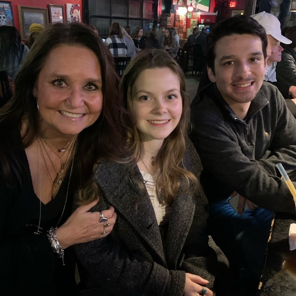 Meet your Posher, Amy - Picture 1 of 1